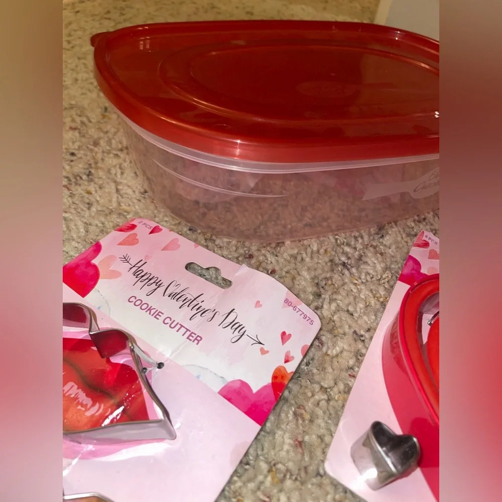 17 piece cute hearts ♥️ bakeware cookie cutting cupcake bundle set